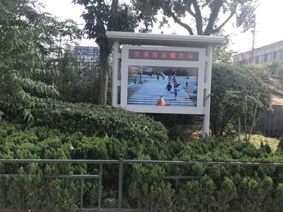戶外廣告機廠家 引領(lǐng)數(shù)字廣告新潮流，構(gòu)建城市視覺新體驗
